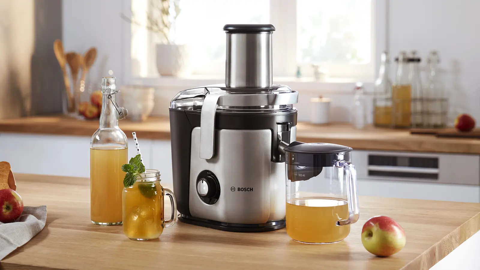 Bosch MES4010 VitaJuice 4 Centrifugal Juicer 1200W Silver Black product view 5