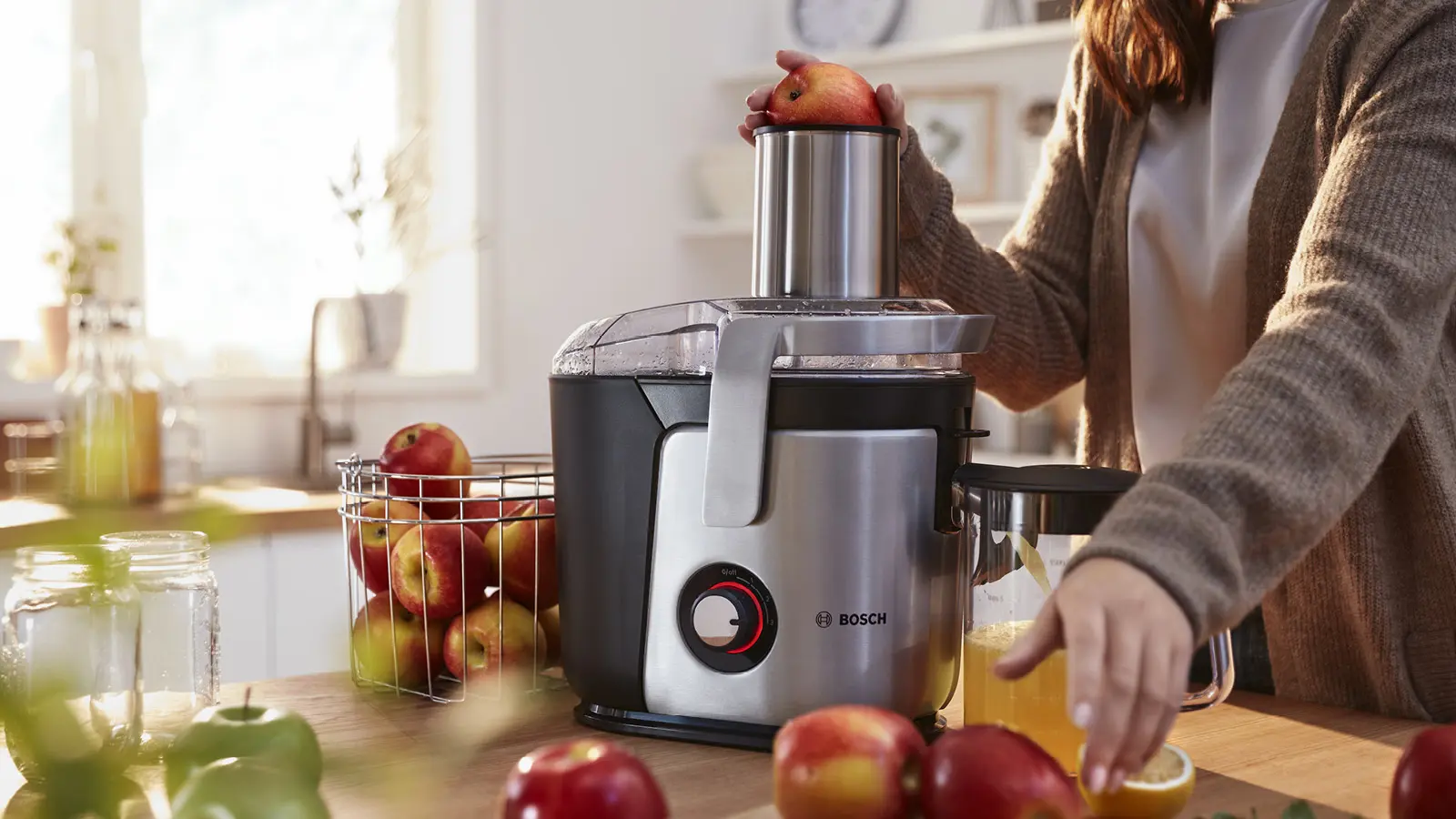 Bosch MES4010 VitaJuice 4 Centrifugal Juicer 1200W Silver Black product view 7