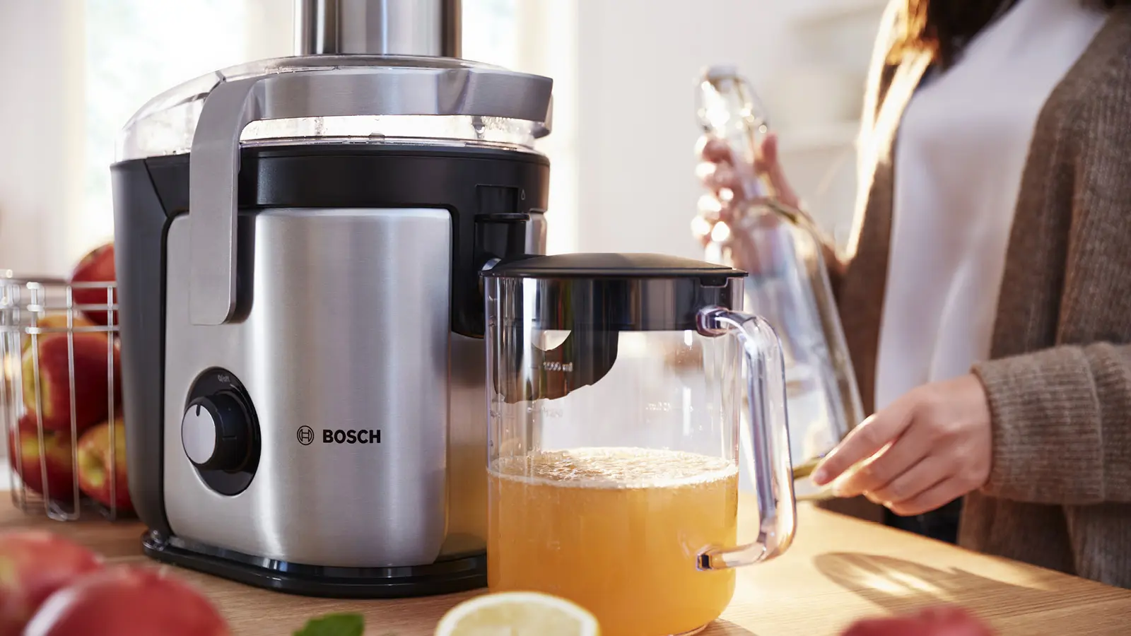 Bosch MES4010 VitaJuice 4 Centrifugal Juicer 1200W Silver Black product view 8
