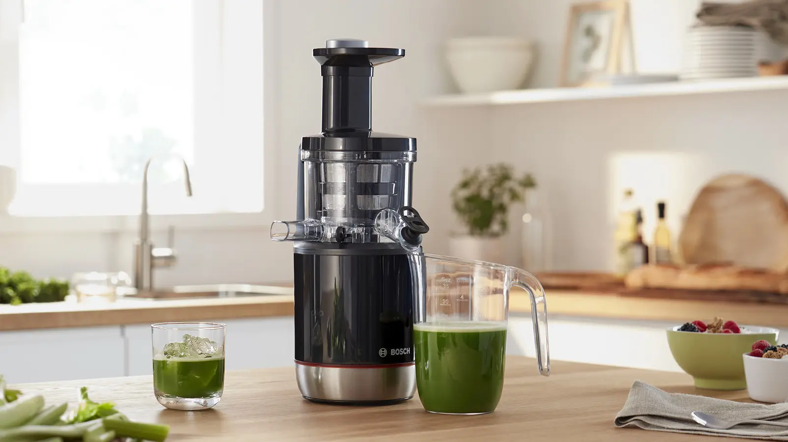 Bosch MESM731M VitaExtract Slow Juicer 150W Black product view 8