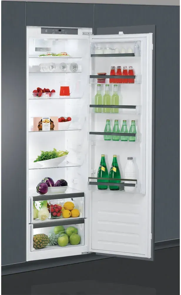 Whirlpool ARG 18081 A++ refrigerator front view
