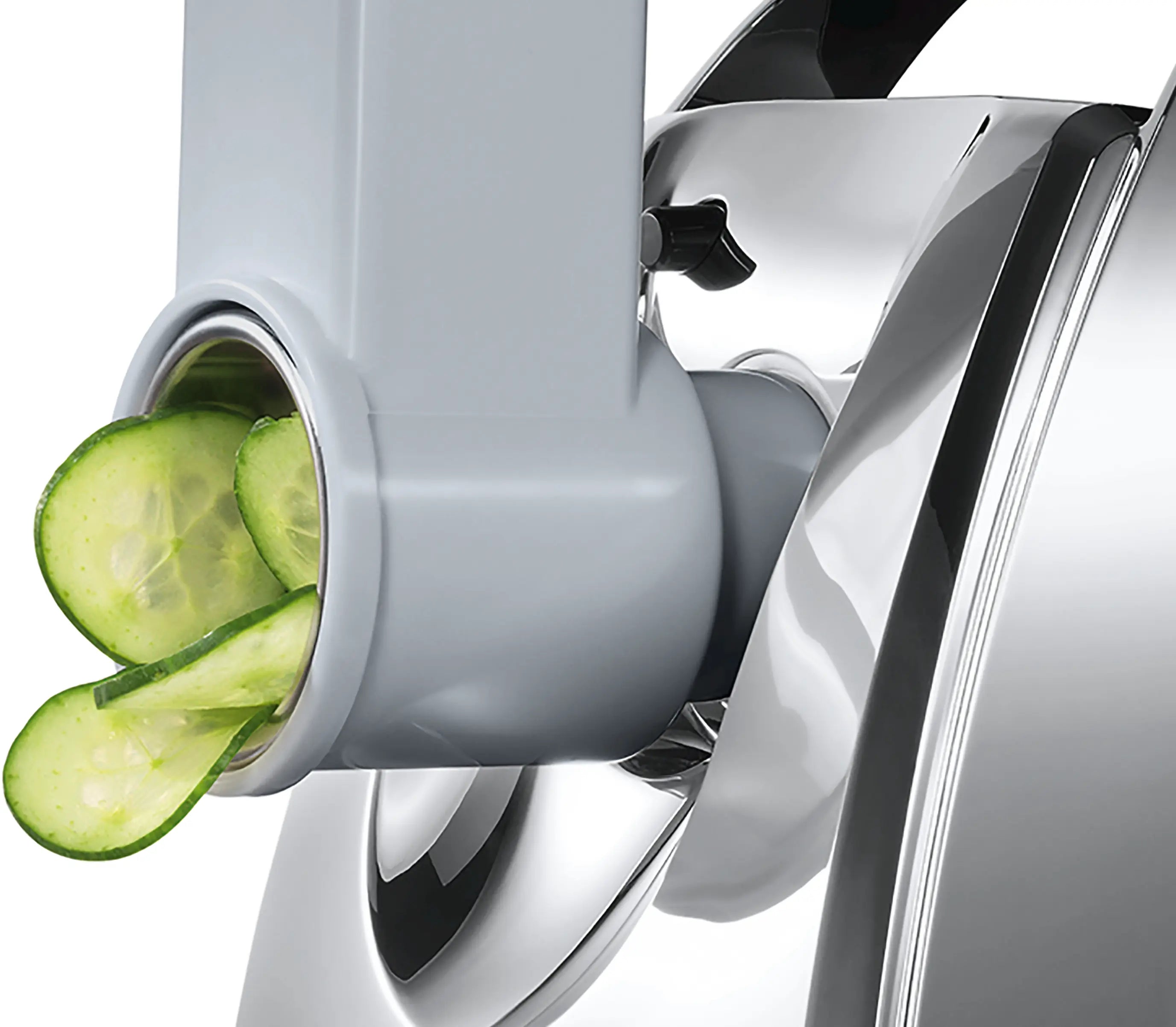 Bosch MFW68640 continuous shredder slicing vegetables
