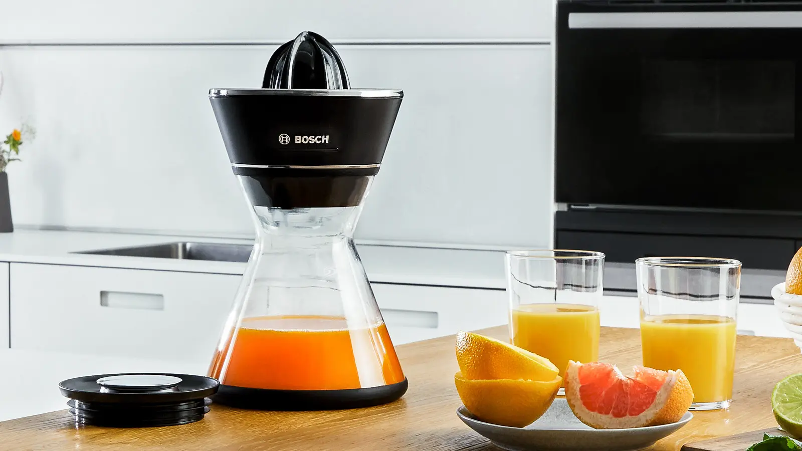 Bosch MCP72GPB VitaStyle Citro Citrus Press 40W 1L Black White product view 5