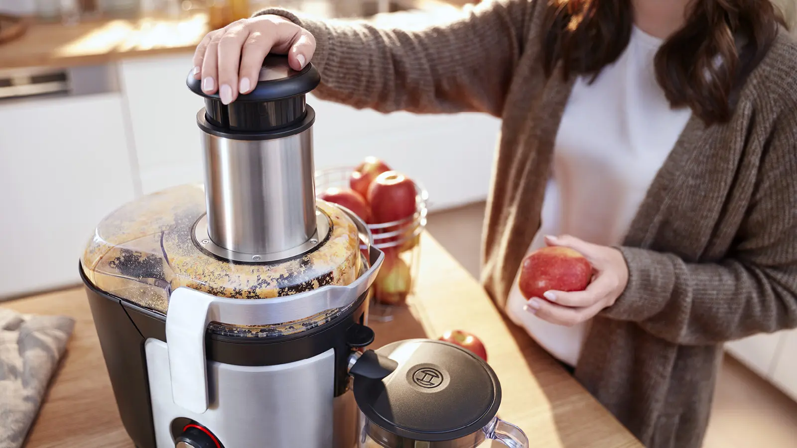 Bosch MES4010 VitaJuice 4 Centrifugal Juicer 1200W Silver Black product view 6