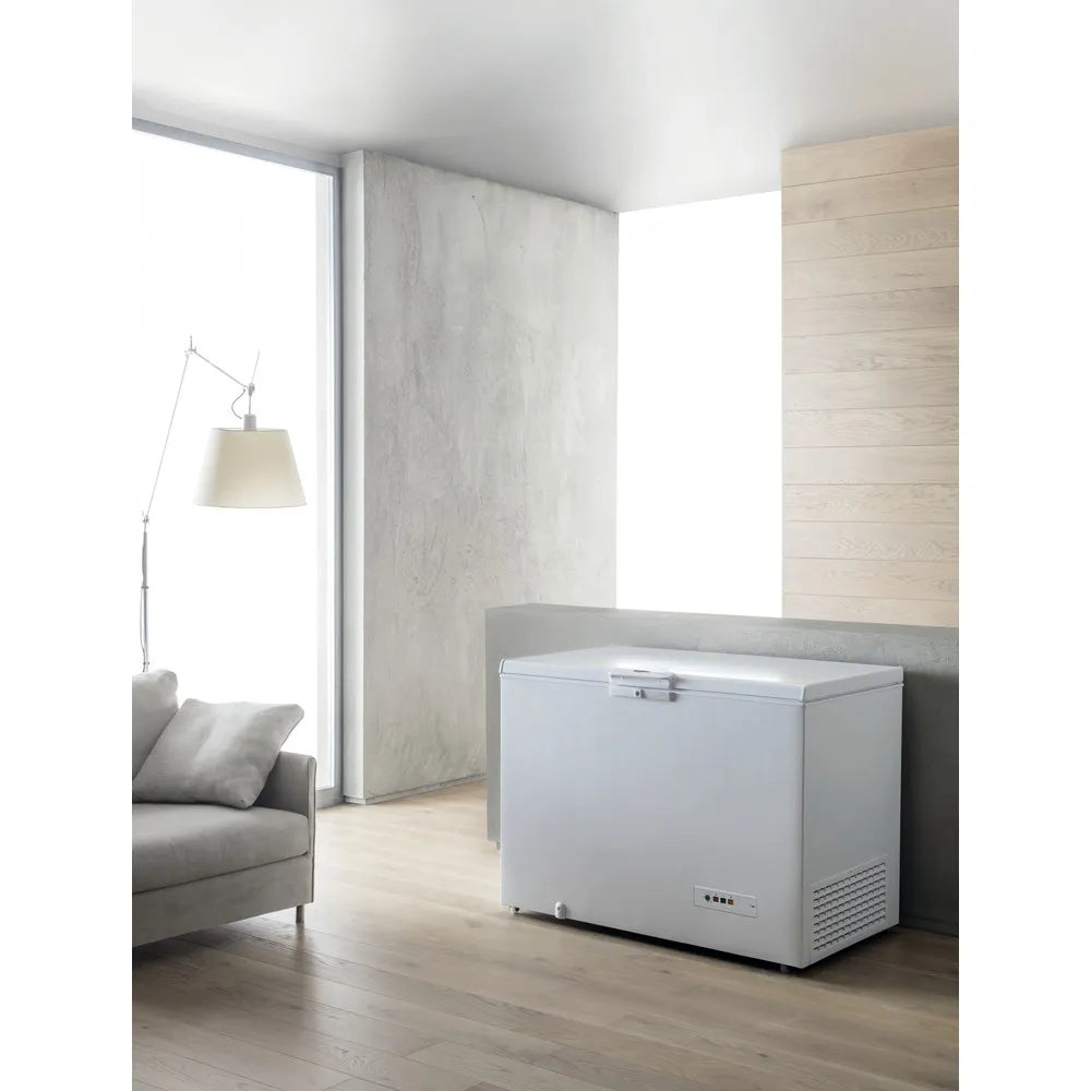 Whirlpool WHM3911 390 L white chest freezer product gallery image 3