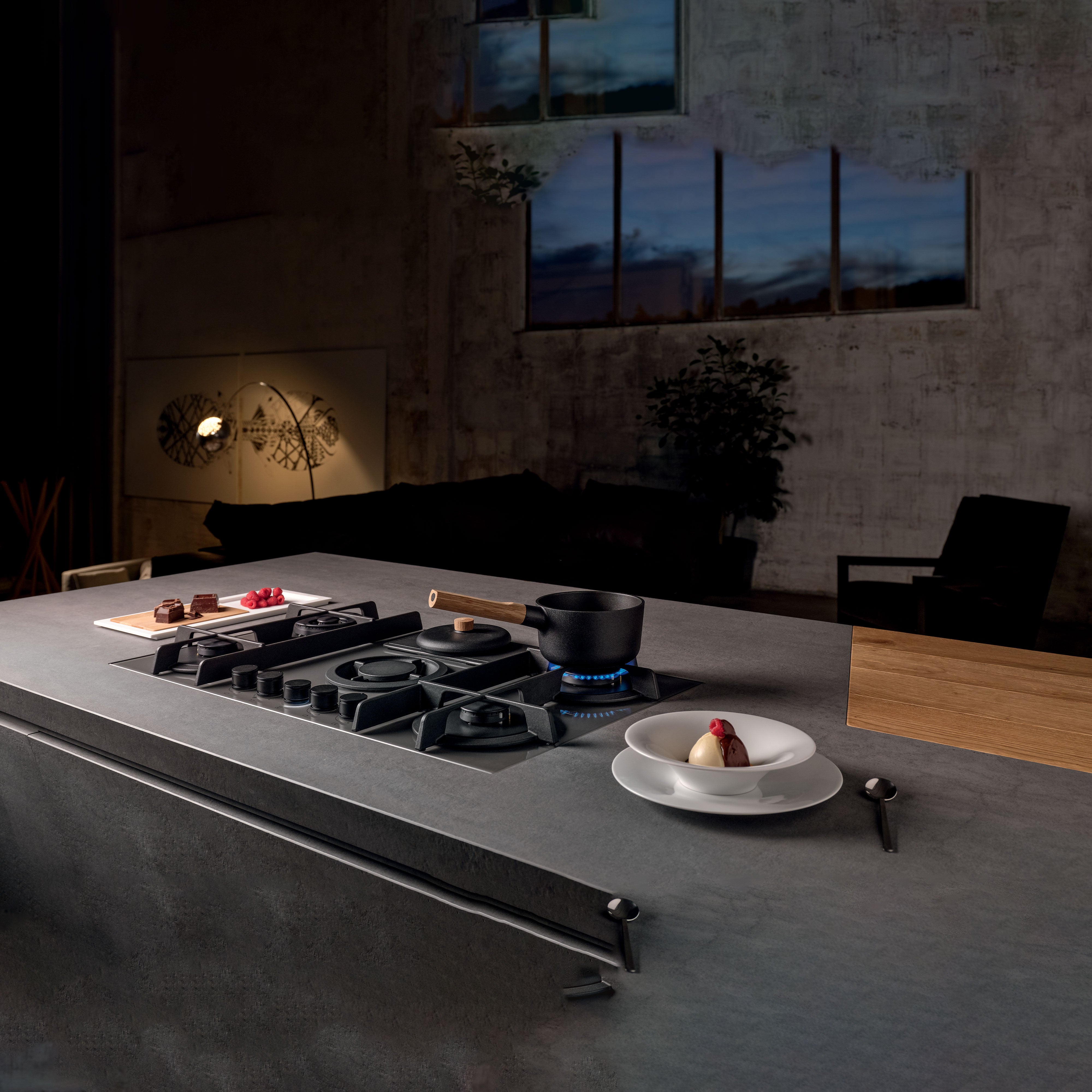 Elica NIKOLATESLA FLAME BL installed extractor hob kitchen view for the 90cm gas hob with integrated extractor in black glass.