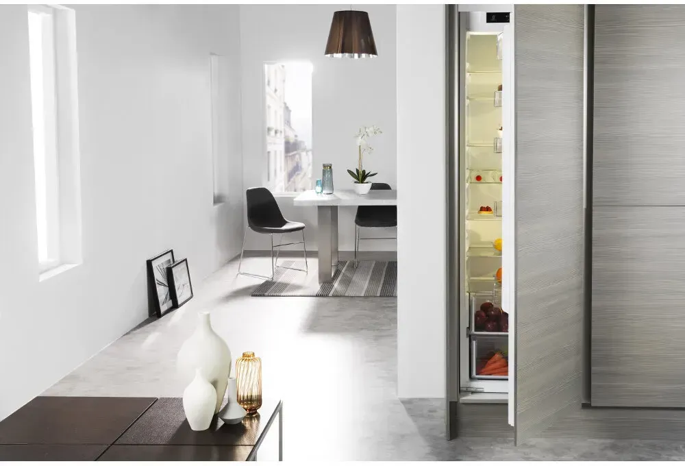 Whirlpool ARG 18081 A++ refrigerator lifestyle view