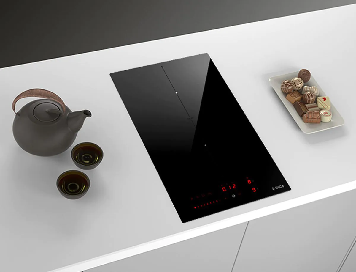 Elica RATIO 302 PLUS BL 30cm hob in black glass at Tahboub Appliances Jordan